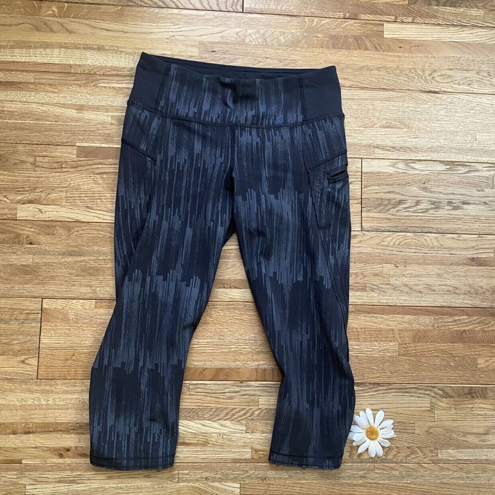 Lululemon‎ Top Speed Crop Size 4